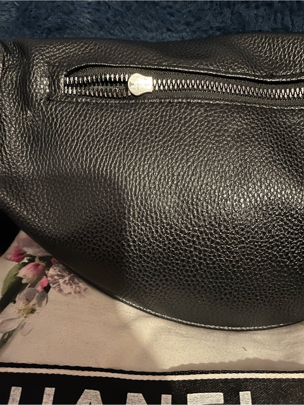 🖤CHANEL Logo Belt Bag🤍 - Picture 5 of 10